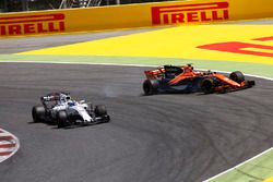 Felipe Massa, Williams FW40, choca con Stoffel Vandoorne, McLaren MCL32