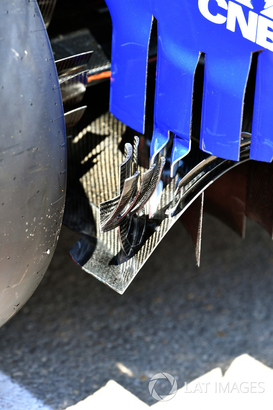 Sauber C36 rear wing detail