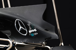 Акулячий пливець Mercedes F1 W08