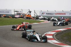 Lewis Hamilton, Mercedes AMG F1 W08, leads Sebastian Vettel, Ferrari SF70H, Valtteri Bottas, Mercedes AMG F1 W08, Kimi Raikkonen, Ferrari SF70H, Nico Hulkenberg, Renault Sport F1 Team RS17