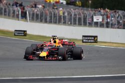 Sebastian Vettel, Ferrari SF70H and Max Verstappen, Red Bull Racing RB13