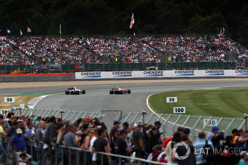 Silverstone: "Eu gosto muito como pista, porque em relação a acomodações e esse tipo de coisa é sempre mais difícil, você encontra jornalistas do mundo inteiro e são cidades pequenas, todo mundo fica espalhado. Mas é Silverstone e tem sua importância histó