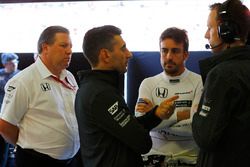 Fernando Alonso, McLaren, y Zak Brown, director ejecutivo de McLaren Technology Group