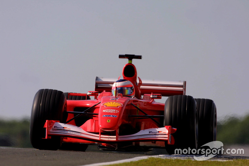 Ferrari на Гран При Франции-2001: Скудерия сделала красно-белую ливрею, отсылающую к классическим цветам Ferrari, чтобы скрыть и одновременно подчеркнуть спонсорство Marlboro