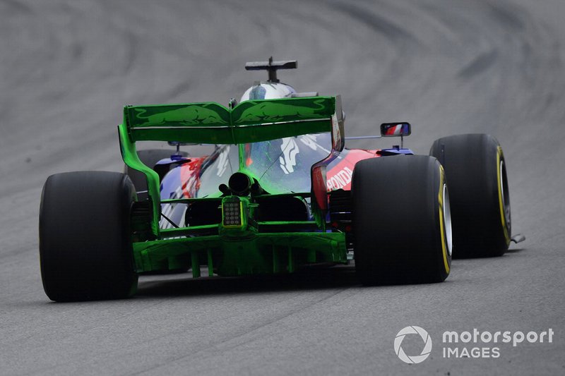 Daniil Kvyat, Scuderia Toro Rosso STR14 with aero paint on rear wing and rear diffuser