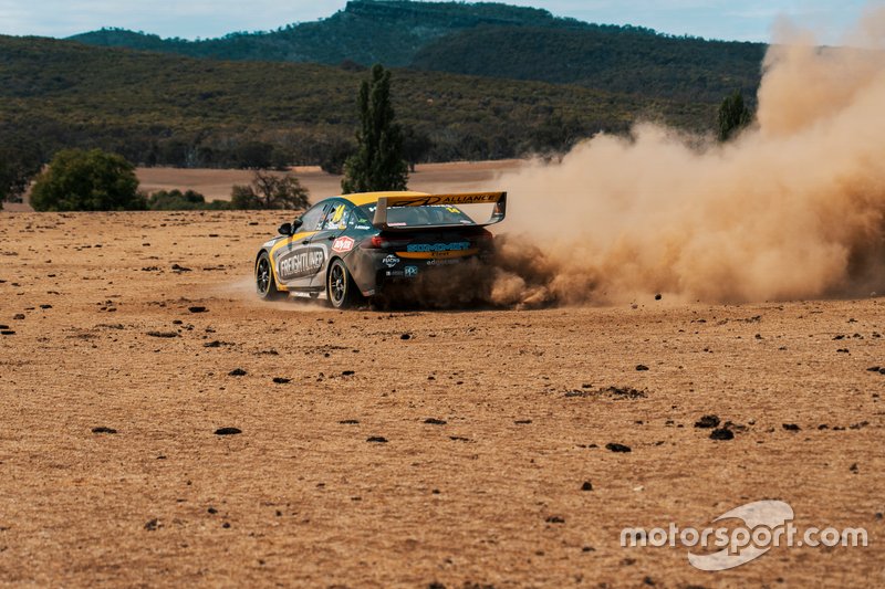 Автомобиль Holden ZB Commodore команды Brad Jones Racing