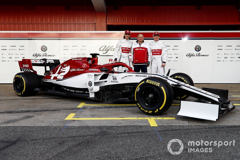 Antonio Giovinazzi, Alfa Romeo Racing, Frederic Vasseur, Alfa Romeo Racing, Teambaas en Kimi Raikkonen, Alfa Romeo Racing met de nieuwe Alfa Romeo C38
