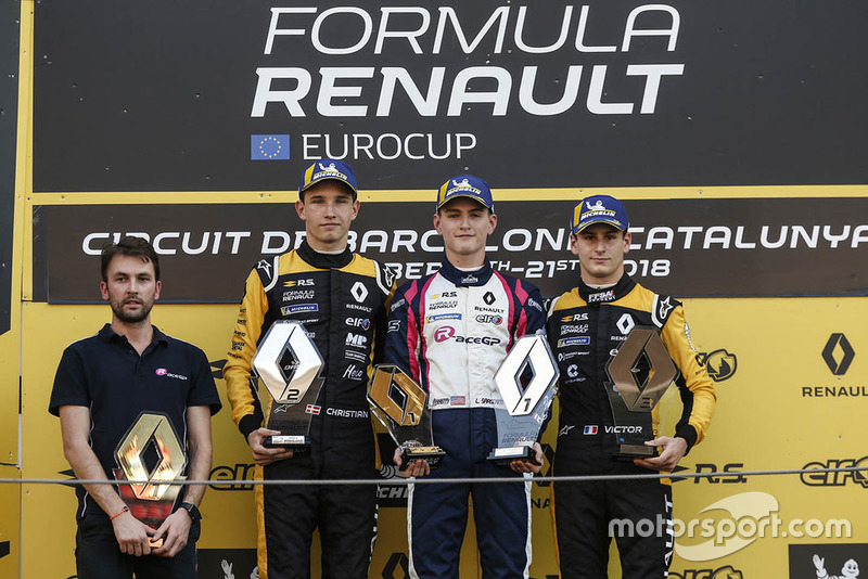 Ganador, Logan Sargeant, R-Ace GP, segundo, Christian Lundgaard, MP motorsport, tercero, Victor Martins, R-Ace GP