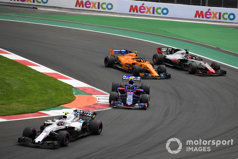Сергей Сироткин, Williams FW41, Брендон Хартли, Scuderia Toro Rosso STR13, Стоффель Вандорн, McLaren MCL33, и Ромен Грожан, Haas F1 Team VF-18