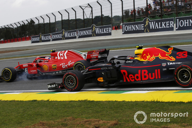 Kimi Raikkonen, Ferrari SF71H et Max Verstappen, Red Bull Racing RB14 en lutte