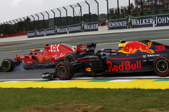 Kimi Raikkonen, Ferrari SF71H and Max Verstappen, Red Bull Racing RB14 battle