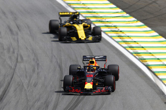 Daniel Ricciardo, Red Bull Racing RB14 en Nico Hulkenberg, Renault Sport F1 Team R.S. 18