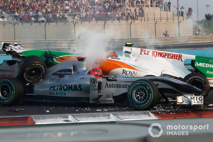 Accidente entre Michael Schumacher, Mercedes GP MGP W01, y Vitantonio Liuzzi, Force India VJM03