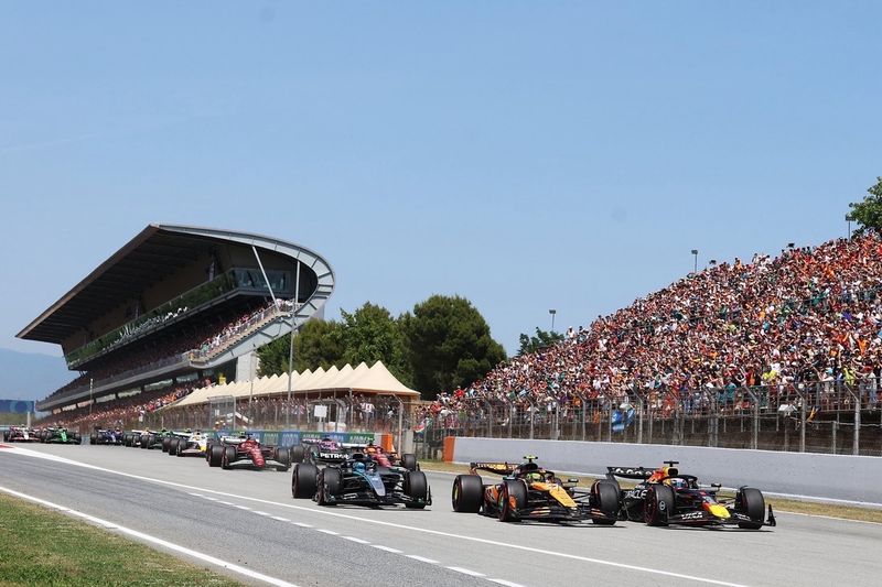 Lando Norris, McLaren, Max Verstappen, Red Bull Racing, George Russell, Mercedes