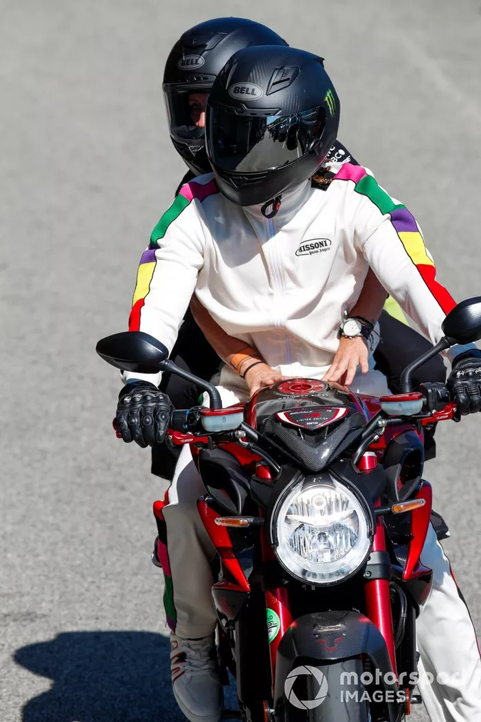Lewis Hamilton, Mercedes y Angela Cullen, su fisio