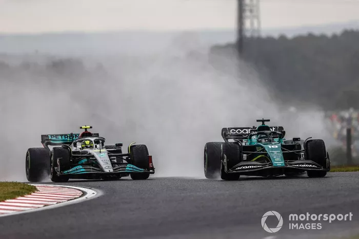 Lance Stroll, Aston Martin AMR22, Lewis Hamilton, Mercedes W13