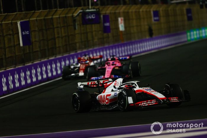 Kevin Magnussen, Haas VF-22, Fernando Alonso, Alpine A522, Valtteri Bottas, Alfa Romeo C42