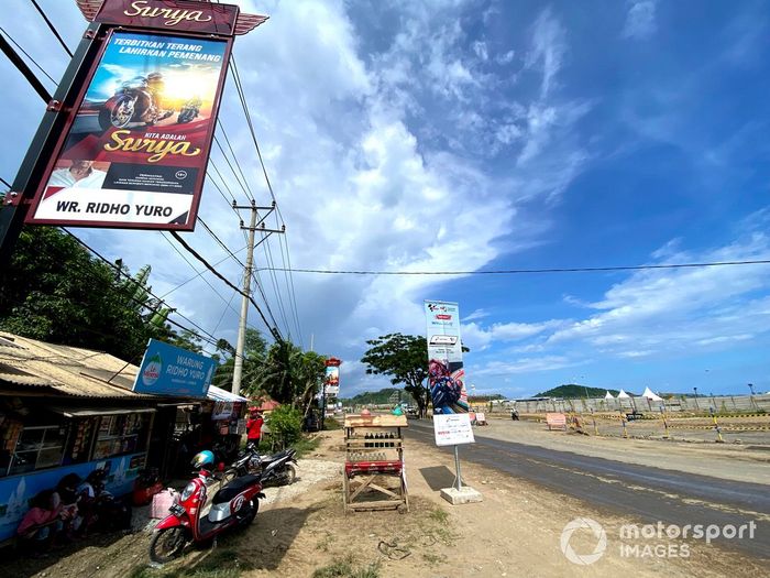 Reasfaltado en Mandalika