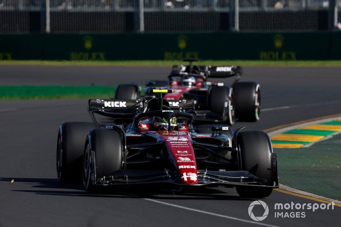 Zhou Guanyu, Alfa Romeo C43, Valtteri Bottas