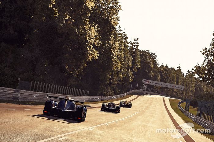 Acciones en la pista al atardecer