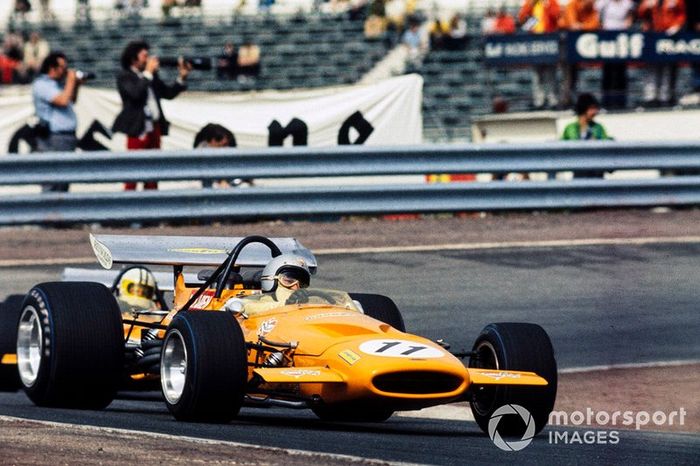Bruce McLaren, McLaren M14A Ford y Denny Hulme, McLaren M14A Ford