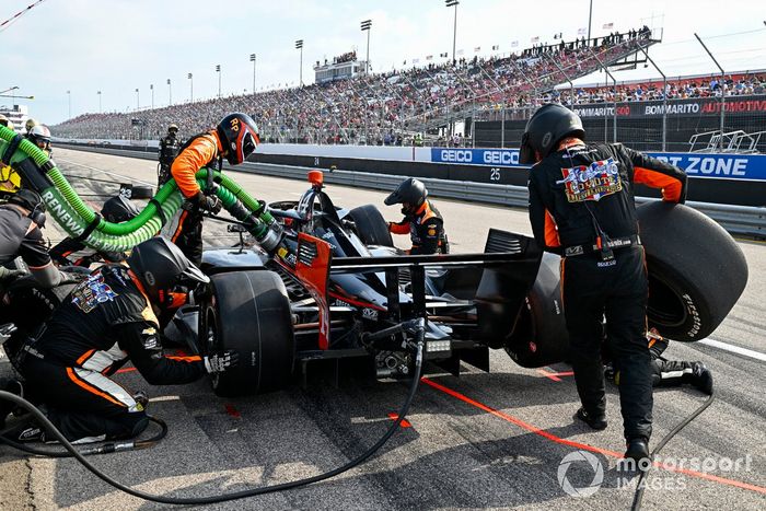 Santino Ferrucci, parada en boxes del Chevrolet de A.J. Foyt Enterprises