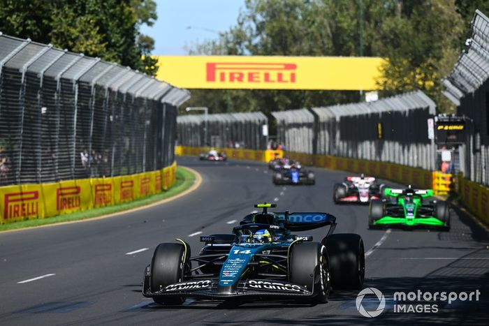 Fernando Alonso, Aston Martin AMR24, Valtteri Bottas, Kick Sauber C44, Kevin Magnussen, Haas VF-24