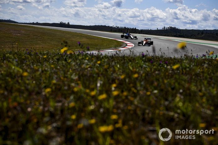 Lando Norris, McLaren MCL35M, George Russell, Williams FW43B