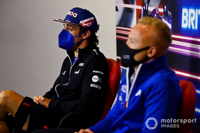Fernando Alonso, Alpine F1, Nikita Mazepin, Haas F1, en la conferencia de prensa