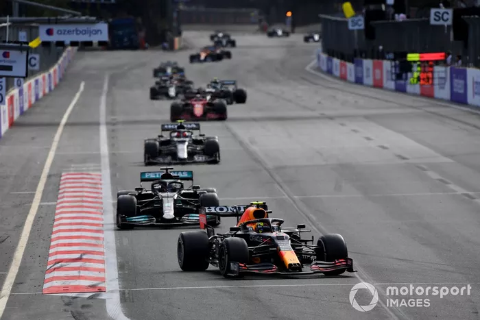 Sergio Pérez, Red Bull Racing RB16B, Lewis Hamilton, Mercedes W12, Pierre Gasly, AlphaTauri AT02, Charles Leclerc, Ferrari SF21