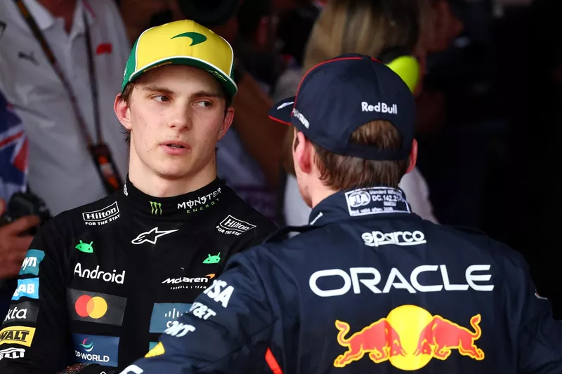 Oscar Piastri, McLaren, Max Verstappen, Red Bull Racing