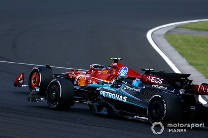 Carlos Sainz, Ferrari SF-24, George Russell, Mercedes F1 W15
