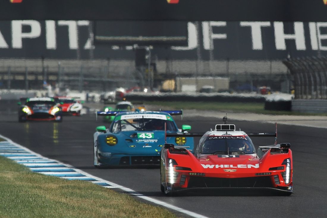 #31 Action Express Racing Cadillac V-Series.R: Pipo Derani, Jack Aitken, Tom Blomqvist