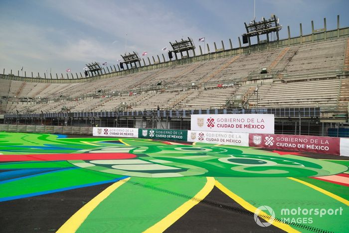 Marca de pista en el circuito de F1 de México