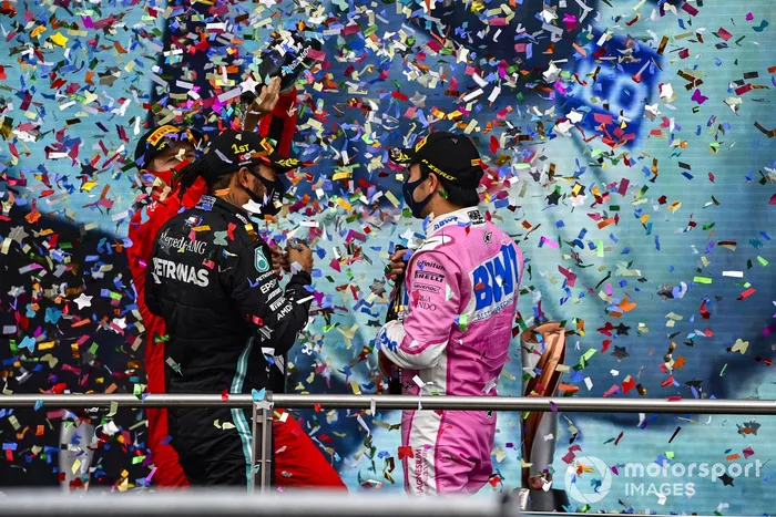 Podio: ganador y campeón del mundo Lewis Hamilton, Mercedes-AMG F1, segundo lugar Sergio Pérez, Racing Point, y tercer lugar Sebastián Vettel, Ferrari