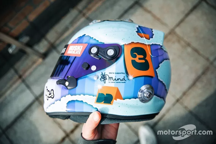 El nuevo casco de Daniel Ricciardo, McLaren.