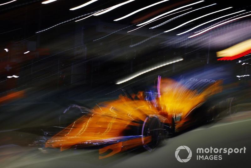 Fernando Alonso, McLaren MCL33 leaves the pits