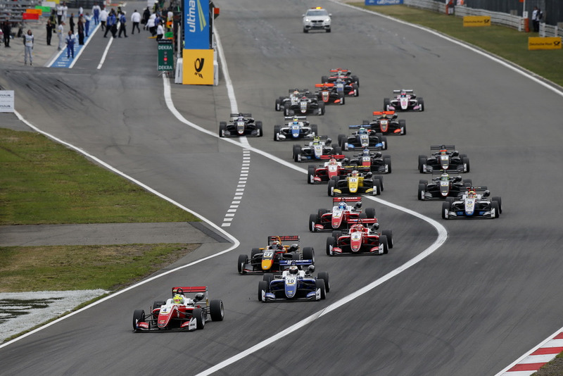 Start of the race, Mick Schumacher, PREMA Theodore Racing Dallara F317 - Mercedes-Benz leads