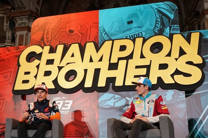 Marc Márquez y su hermano Álex celebran sus títulos de campeones 2019 en Cervera