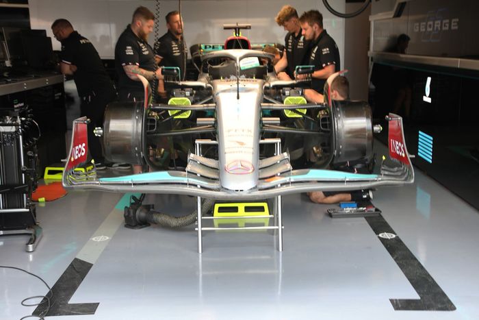Detalle frontal del Mercedes W13