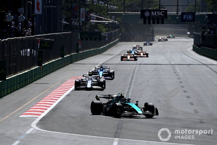 Sebastian Vettel, Aston Martin AMR22, Yuki Tsunoda, AlphaTauri AT03