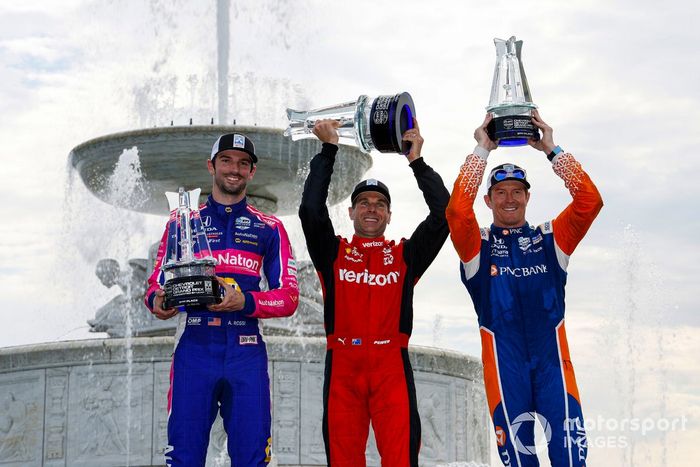 Podio: ganador Will Power, Team Penske Chevrolet, segundo lugar Alexander Rossi, Andretti Autosport Honda, tercer lugar Scott Dixon, Chip Ganassi Racing Honda