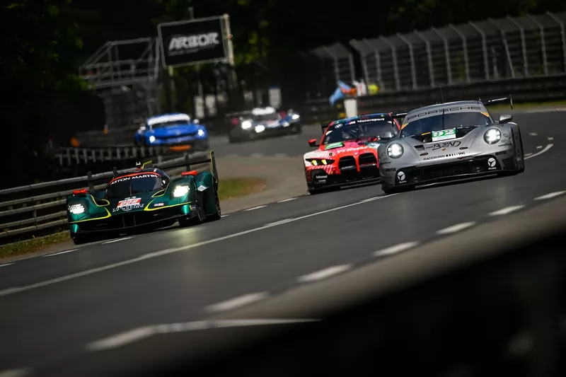 #009 Aston Martin Thor Team Aston Martin Valkyrie : Alex Riberas, Marco Sorensen, Roman De Angelis, #93 Peugeot TotalEnergies Peugeot 9X8 : Paul Di Resta, Stoffel Vandoorne, Nick Cassidy