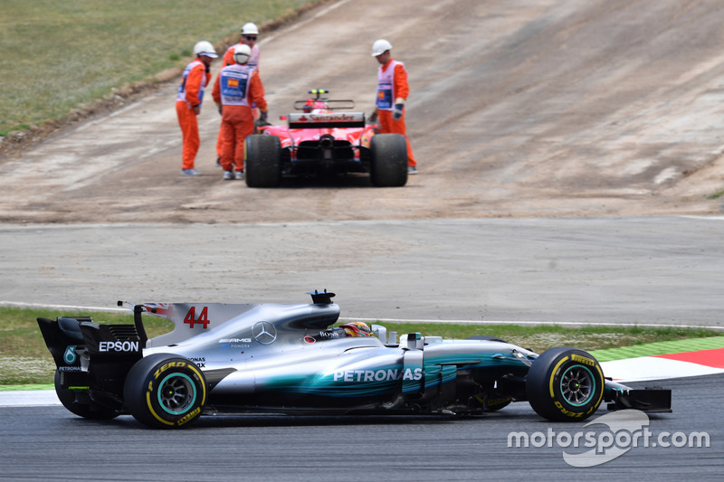 Lewis Hamilton, Mercedes-Benz F1 W08  passes race retiree Kimi Raikkonen, Ferrari SF70H