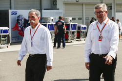 Chase Carey, Chairman, Formula One, Ross Brawn, Managing Director del Motorsport, FOM