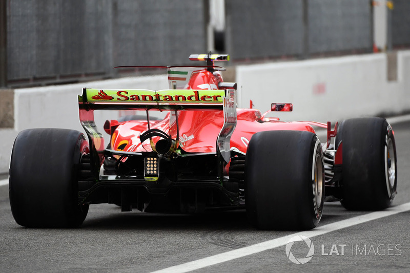 Kimi Raikkonen, Ferrari SF70H, aero paint on rear wing