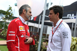Мауріціо Аррівабене, керівник команди Ferrari та Тото Вольфф, директор Mercedes AMG F1