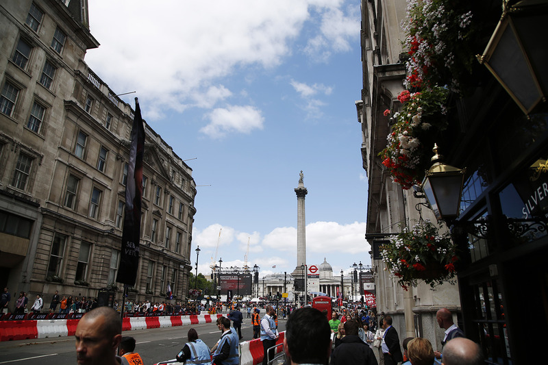 Persiapan F1 Live dari Whitehall hingga alun-alun Trafalgar