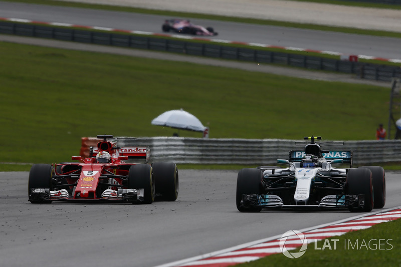 Valtteri Bottas, Mercedes AMG F1 W08, Sebastian Vettel, Ferrari SF70H