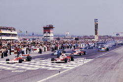 Polesitter James Hunt, McLaren M23 Ford, Niki Lauda Ferrari 312T2